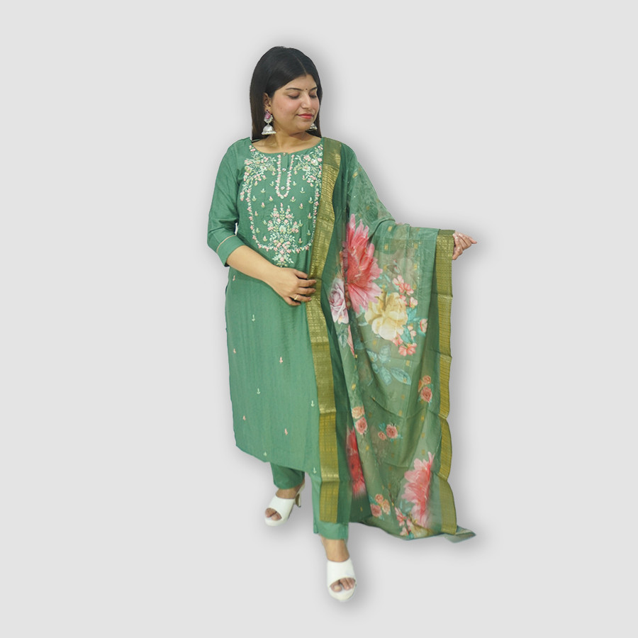 Women's Embroidered Kurti Set